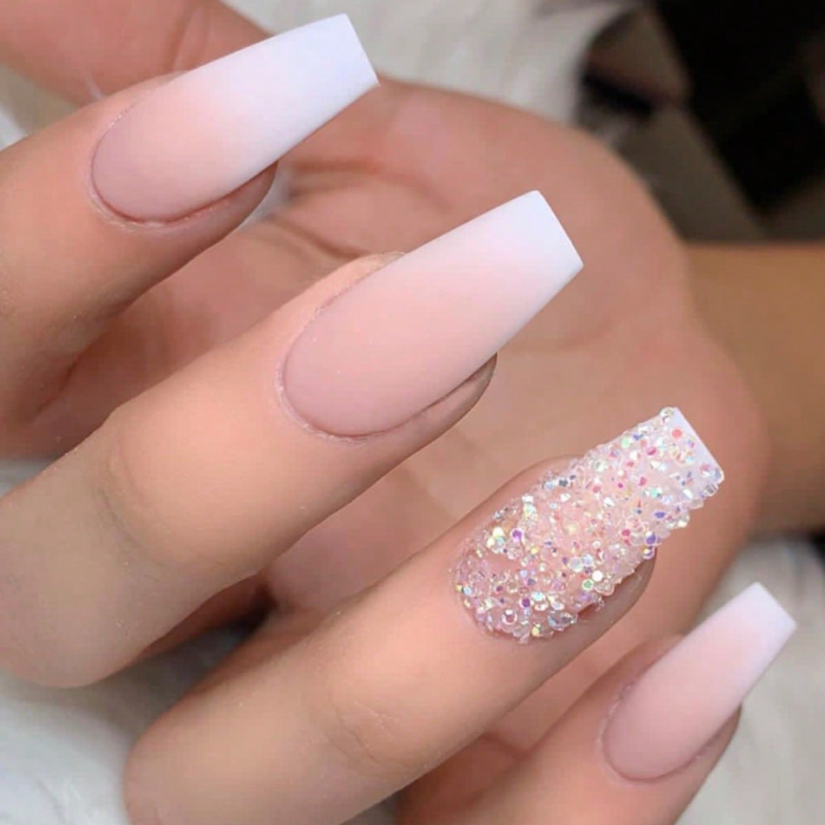 Ongles longs portables avec ongles de couleur unie rose diamant 24 pièces incluses
