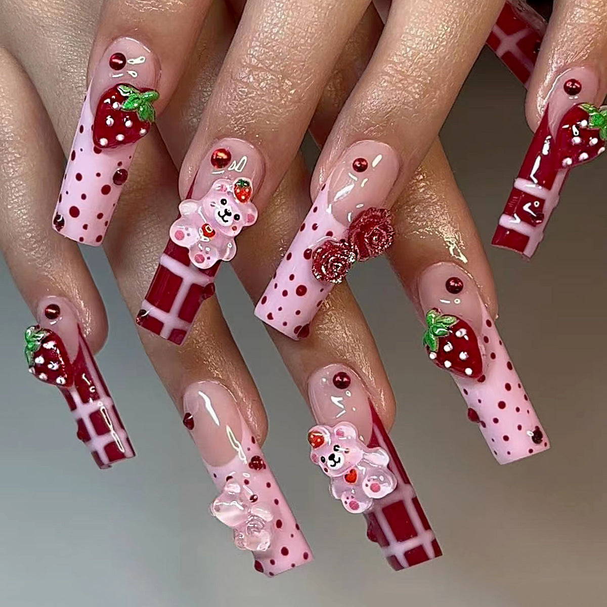 Lange Polka Dot Nail Art Erdbeere süße Bär Rose Verzierung